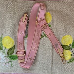 Louis Vuitton Pink Strap with Louis Vuitton symbol Design.Gold hardware